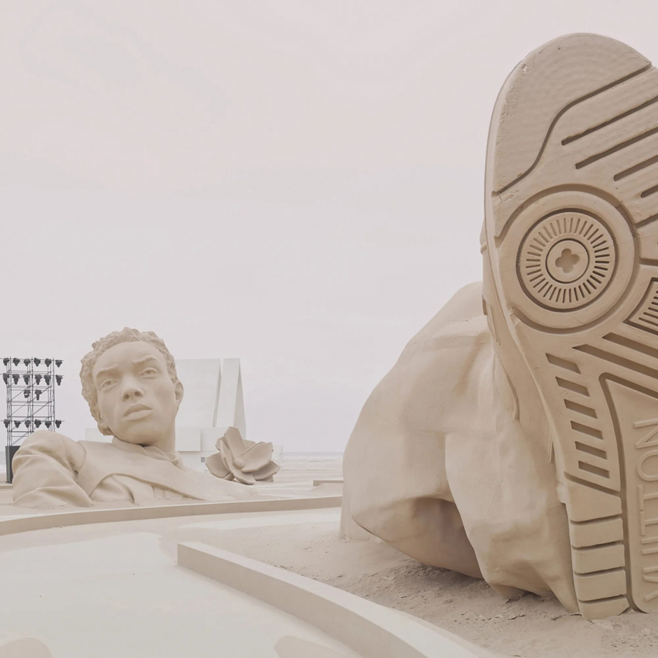 Louis Vuitton'un Kumlar Diyarındaki Geçidi