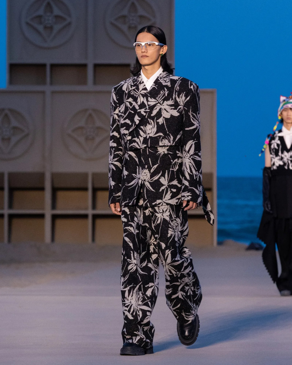 Louis Vuitton'un Kumlar Diyarındaki Geçidi