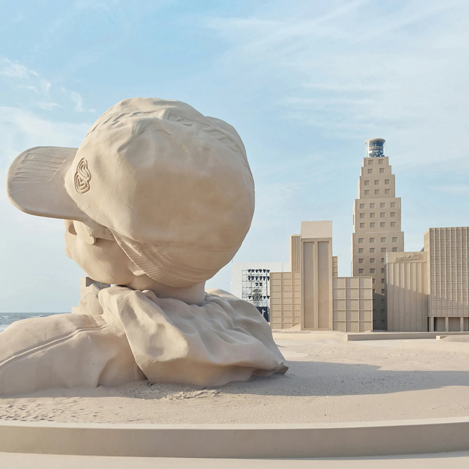 Louis Vuitton'un Kumlar Diyarındaki Geçidi