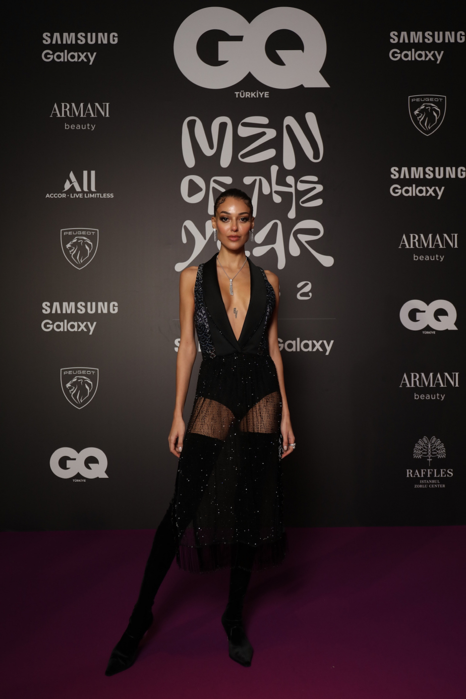 GQ MOTY 2022 Kırmızı Halı