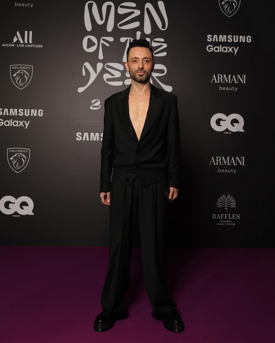 GQ MOTY 2022 Kırmızı Halı