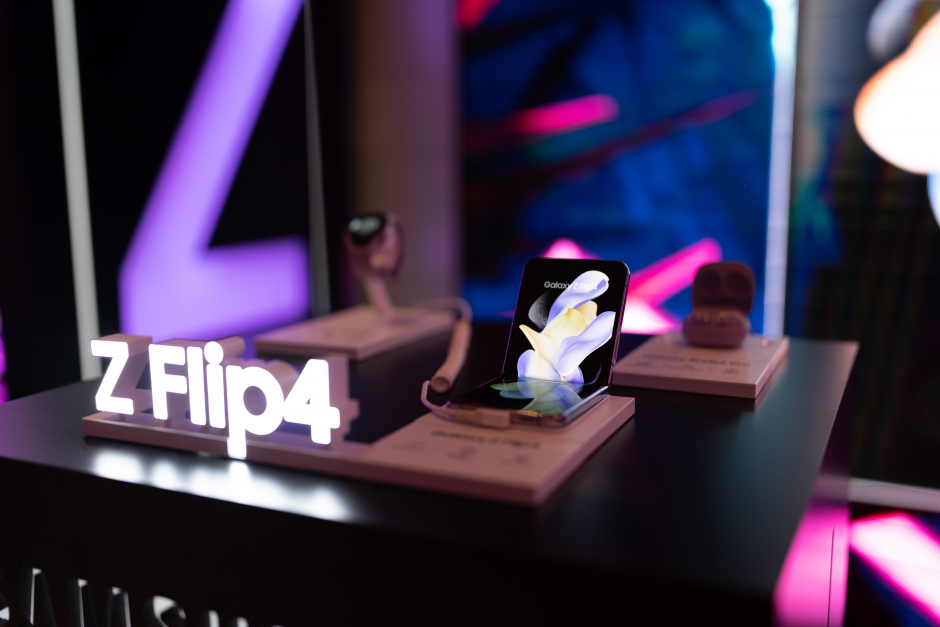 GQ MOTY 2022'nin Hayatı İkiye Katlayan Samsung Photobooth Kareleri