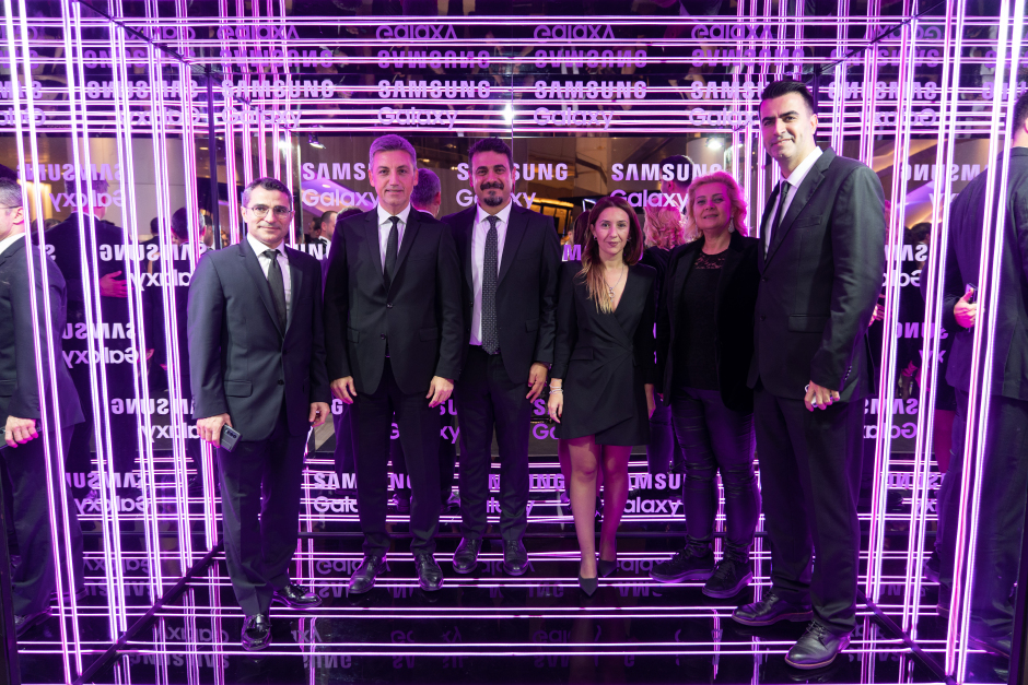 GQ MOTY 2022'nin Hayatı İkiye Katlayan Samsung Photobooth Kareleri