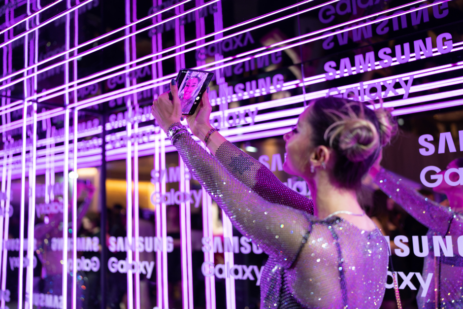 GQ MOTY 2022'nin Hayatı İkiye Katlayan Samsung Photobooth Kareleri