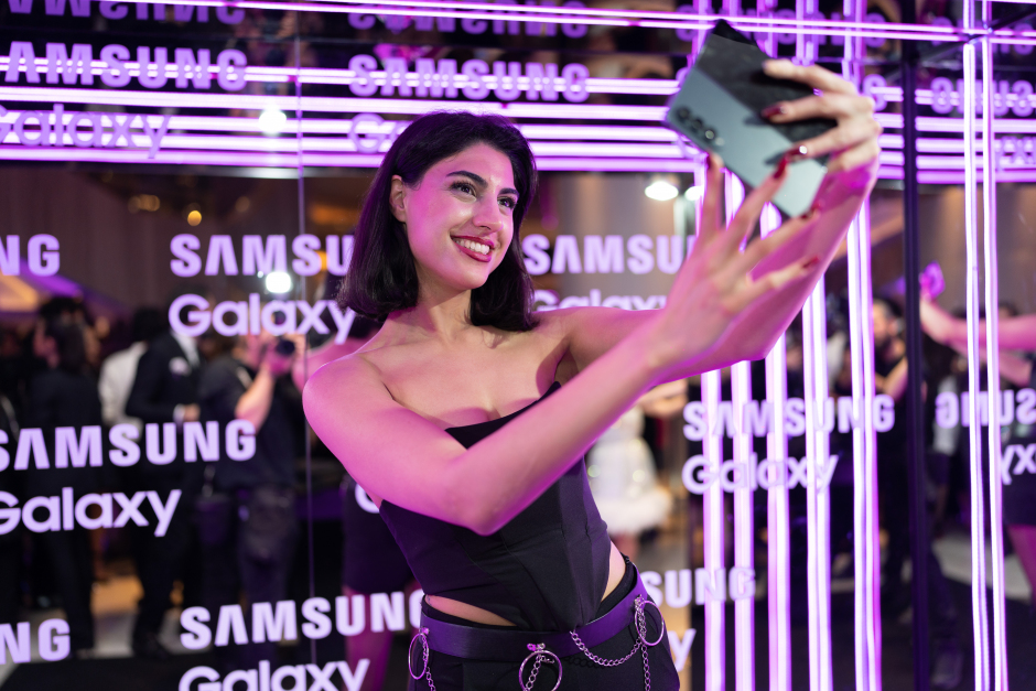 GQ MOTY 2022'nin Hayatı İkiye Katlayan Samsung Photobooth Kareleri
