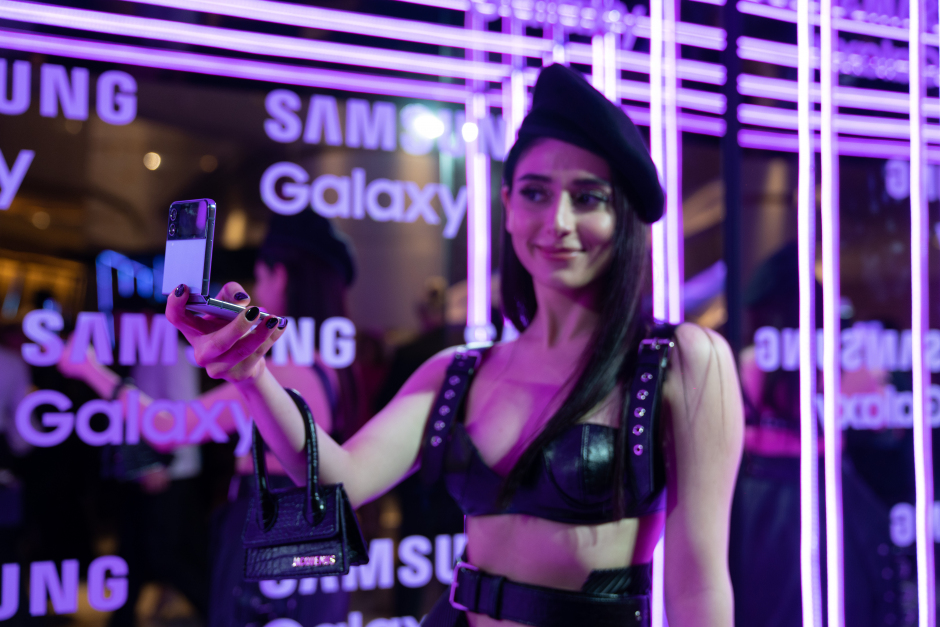 GQ MOTY 2022'nin Hayatı İkiye Katlayan Samsung Photobooth Kareleri