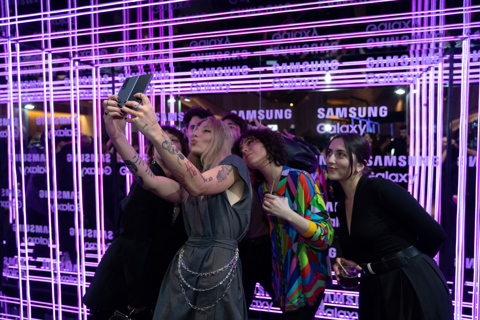 GQ MOTY 2022'nin Hayatı İkiye Katlayan Samsung Photobooth Kareleri