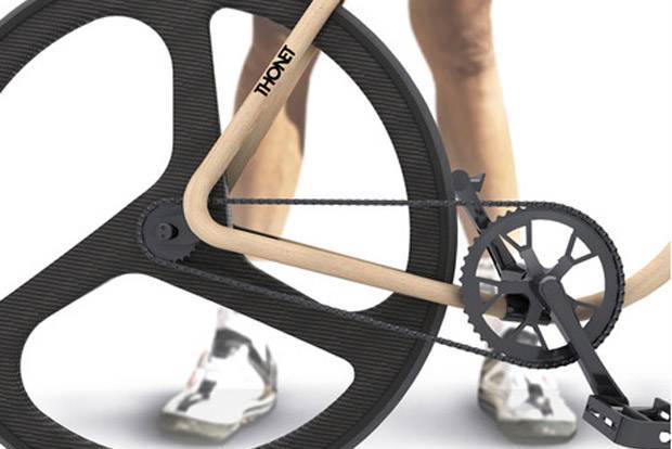 Bisiklette ahşap kıvrımlar