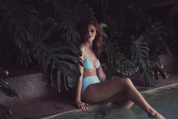 Seksi tilki Cintia Decker