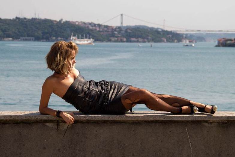 Bade İşçil kamera arkası