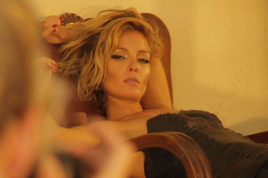 Bade İşçil kamera arkası