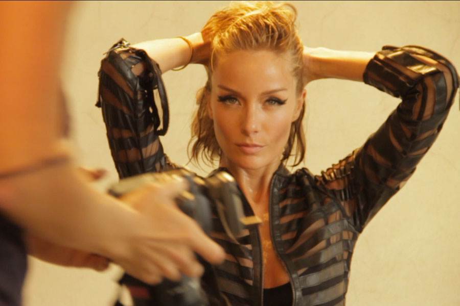 Bade İşçil kamera arkası