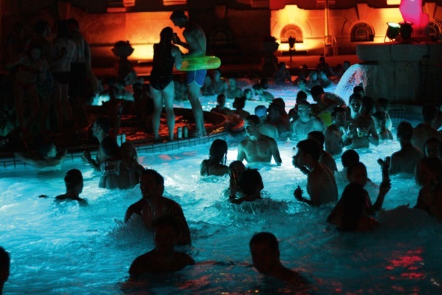 Yaz boyu parti parti dolaşma rehberi