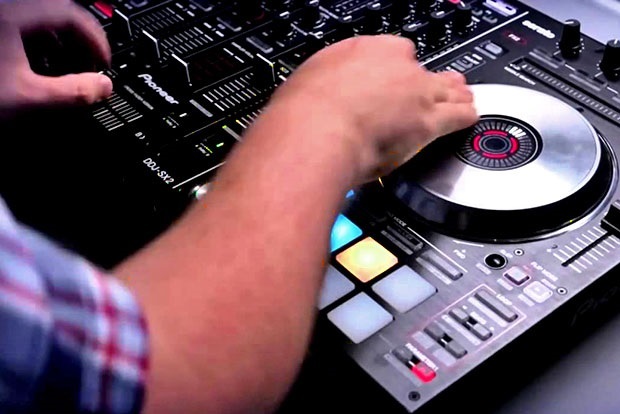 Bu yılbaşı DJ sen ol!