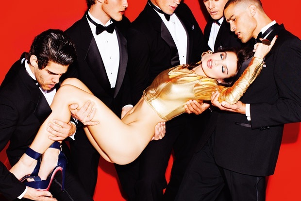 GQ'nun doğum günü sürprizi: Emily Ratajkowski