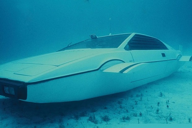 James Bond'un denizaltısı açık artırmada