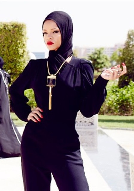Rihanna'dan muhafazakar pozlar