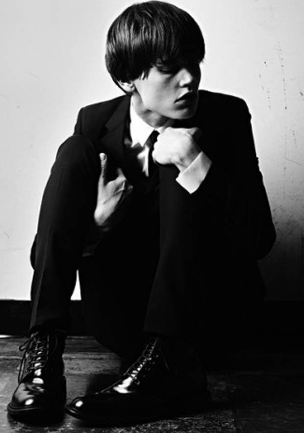 Saint Laurent erkeği bir kız