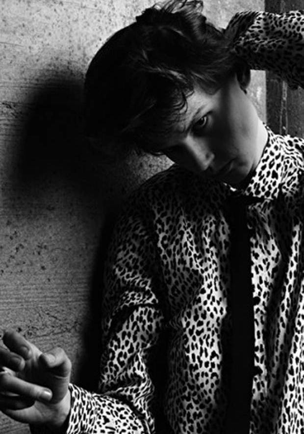 Saint Laurent erkeği bir kız