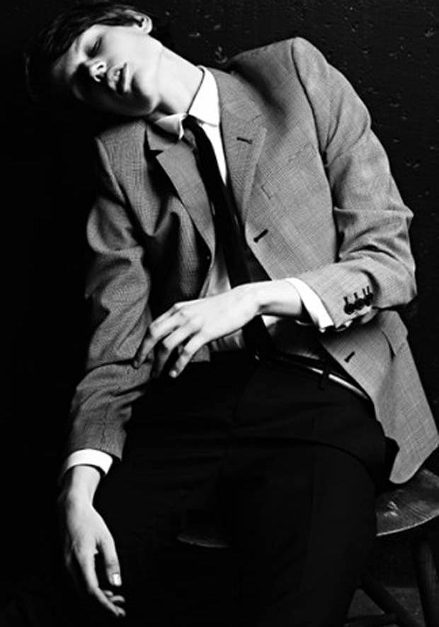 Saint Laurent erkeği bir kız