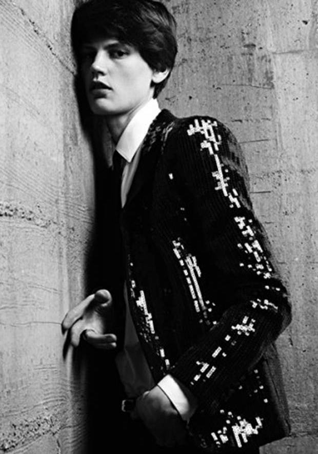 Saint Laurent erkeği bir kız