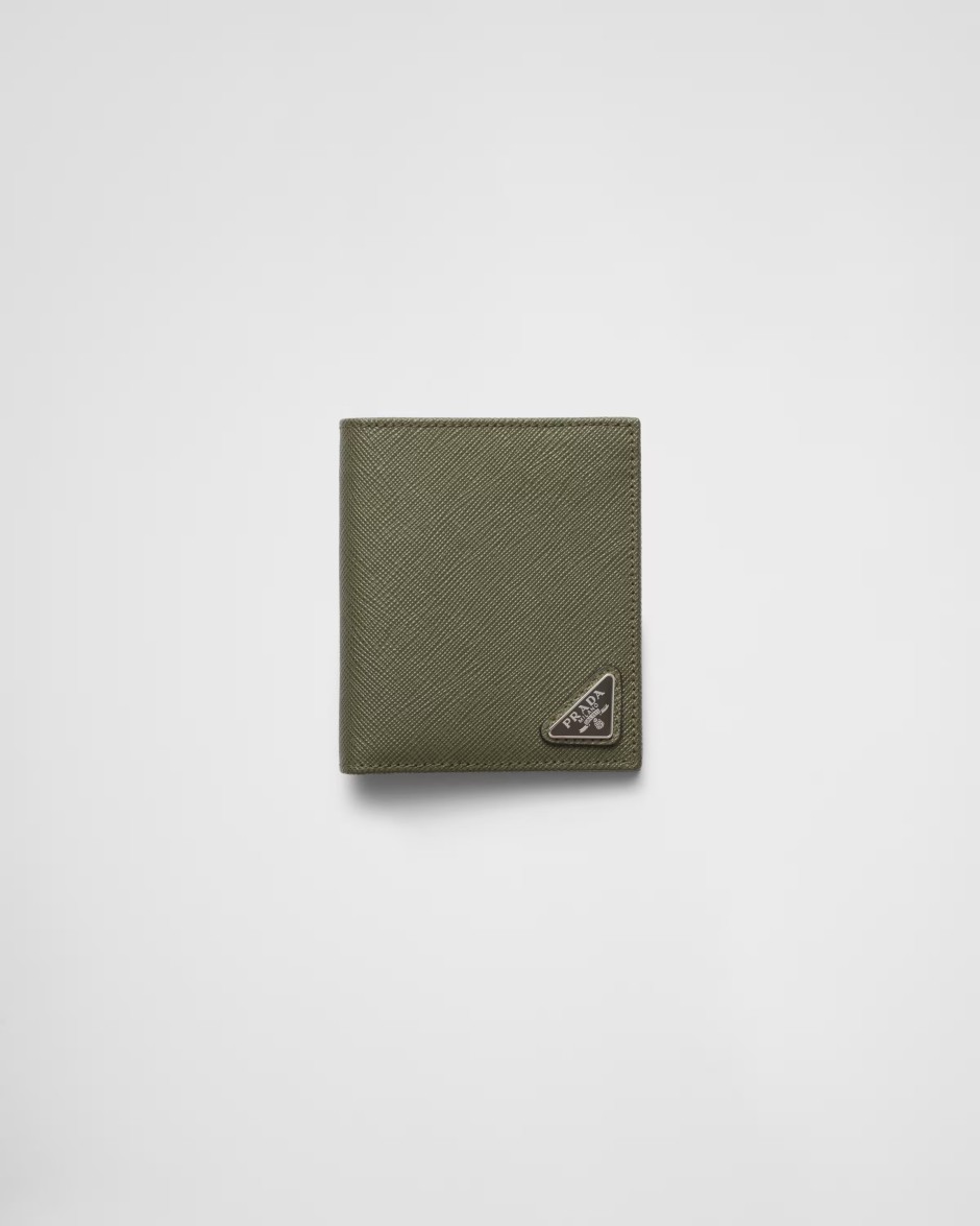 Erkek Cüzdan Modası: Şıklık ve Fonksiyonelliğin Buluştuğu En Trend Tasarımlar Prada Cüzdan