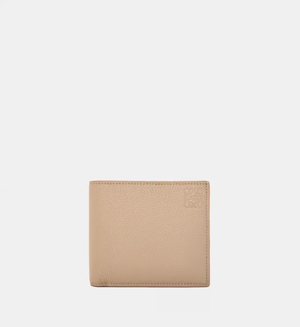 Erkek Cüzdan Modası: Şıklık ve Fonksiyonelliğin Buluştuğu En Trend Tasarımlar Loewe Cüzdan