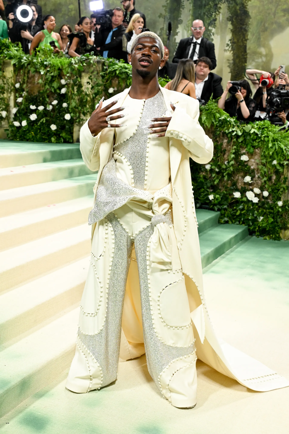 Met Gala 2024: Geceye Katılan Ünlü Erkeklerin Stilleri Lil Nas X Luar giyiyor