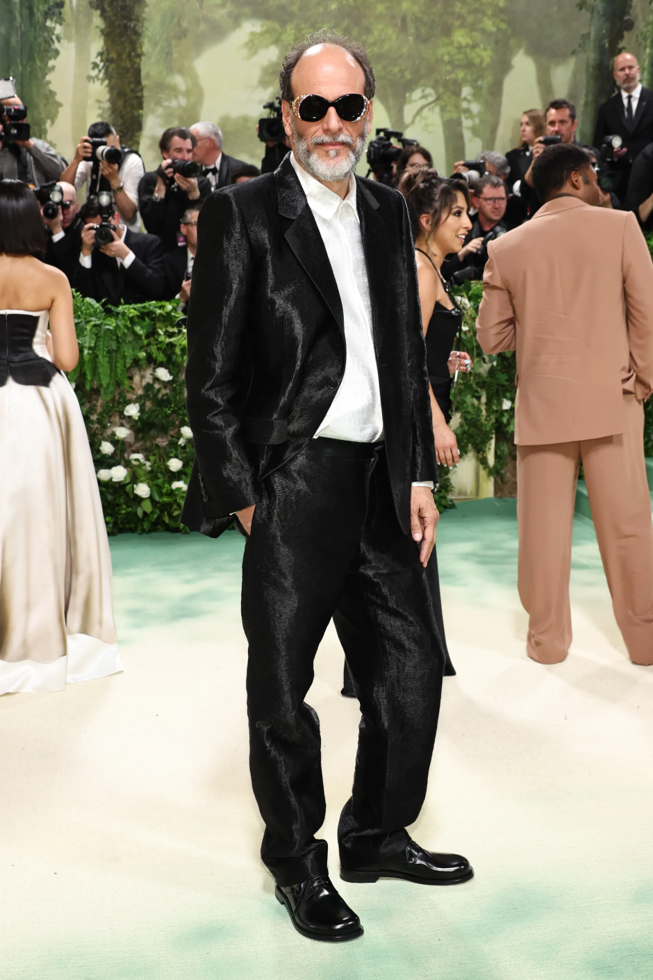 Met Gala 2024: Geceye Katılan Ünlü Erkeklerin Stilleri Luca Guadagnino Loewe giyiyor