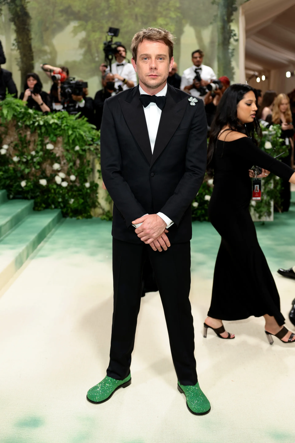 Met Gala 2024: Geceye Katılan Ünlü Erkeklerin Stilleri Jonathan Anderson Loewe giyiyor