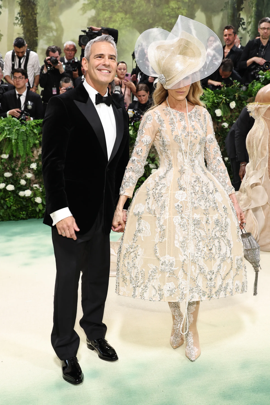 Met Gala 2024: Geceye Katılan Ünlü Erkeklerin Stilleri Andy Cohen ve Sarah Jessica Parker