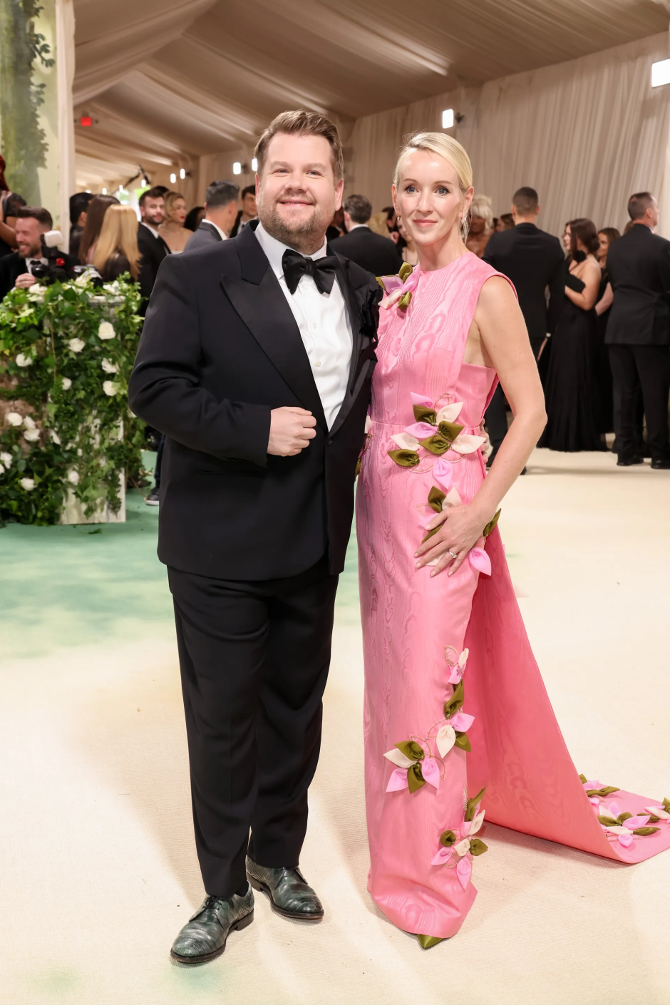 Met Gala 2024: Geceye Katılan Ünlü Erkeklerin Stilleri James Corden ve Julia Carey