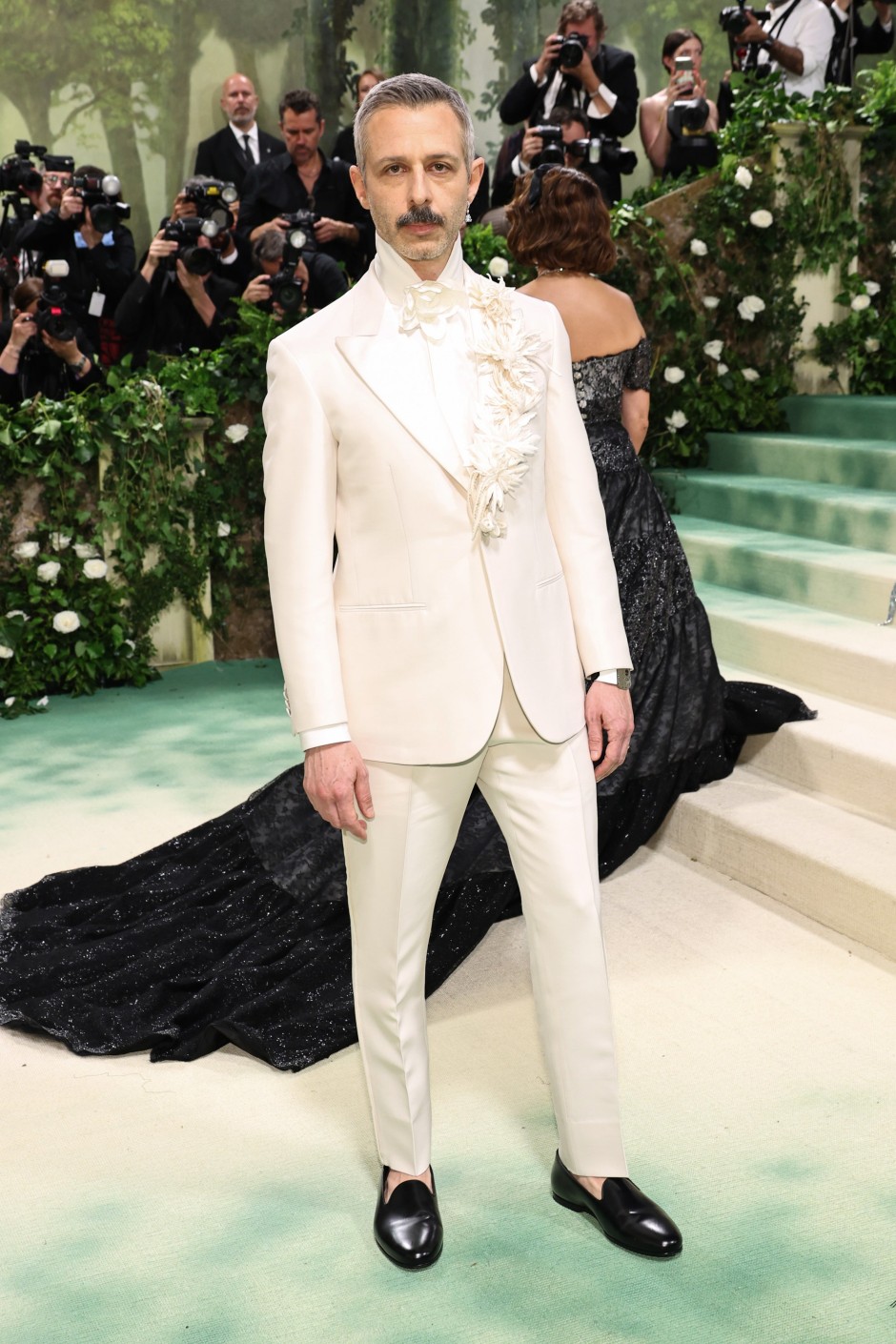 Met Gala 2024: Geceye Katılan Ünlü Erkeklerin Stilleri Jeremy Strong