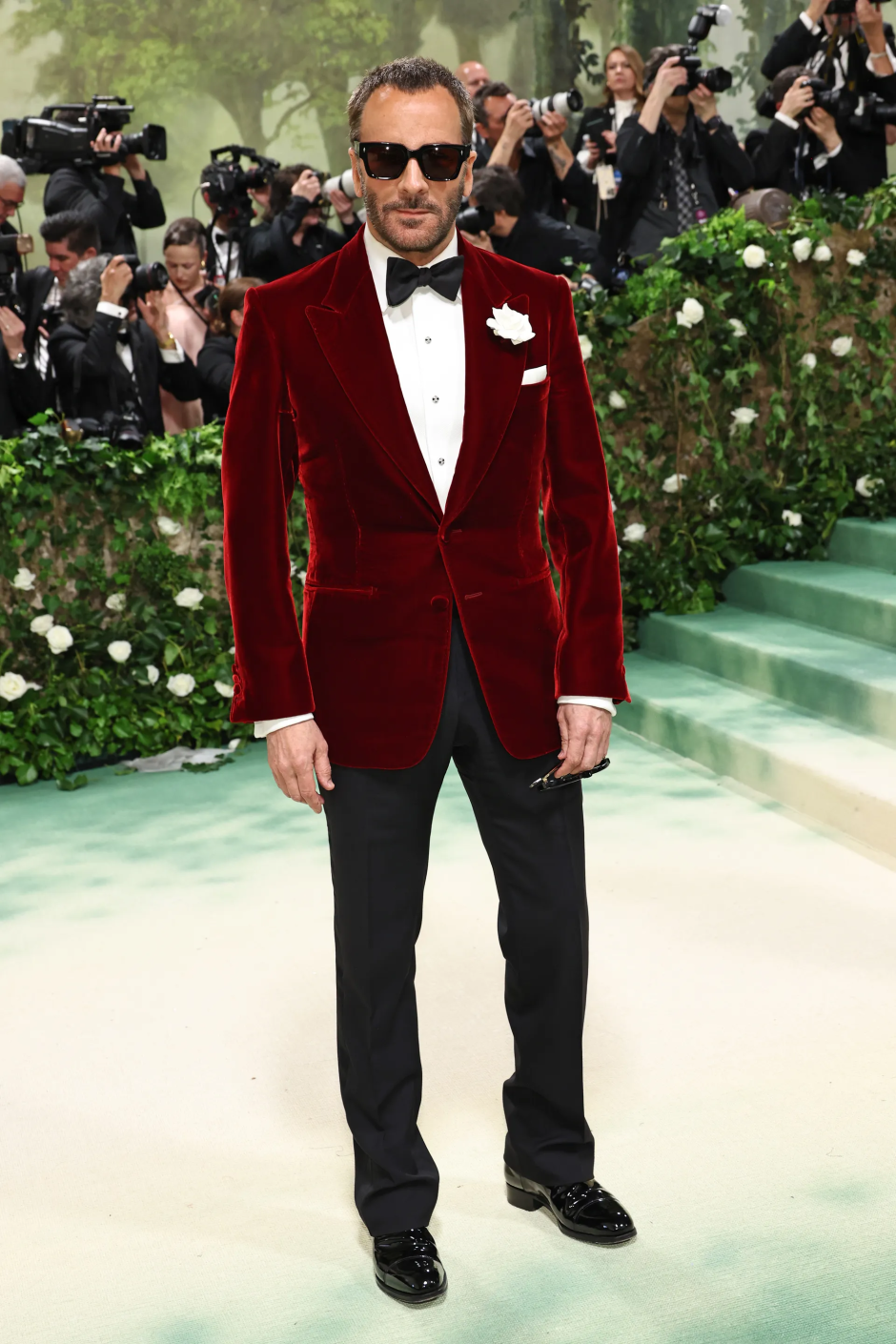 Met Gala 2024: Geceye Katılan Ünlü Erkeklerin Stilleri Tom Ford Saint Laurent by Anthony Vaccarello giyiyor
