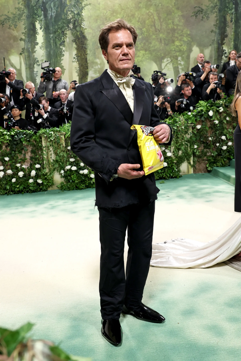 Met Gala 2024: Geceye Katılan Ünlü Erkeklerin Stilleri Michael Shannon Balenciaga giyiyor