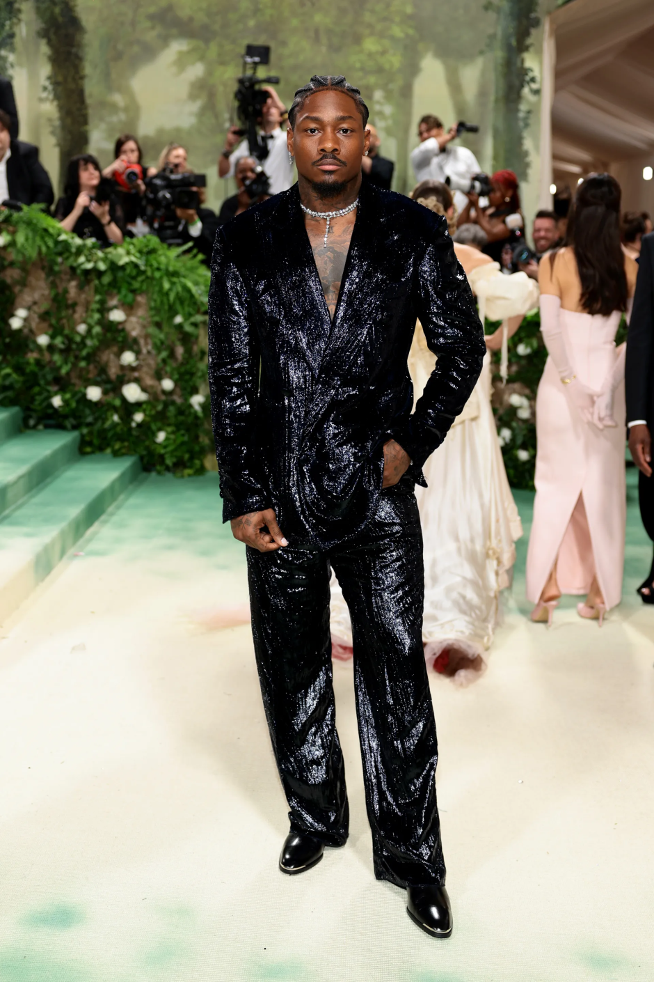 Met Gala 2024: Geceye Katılan Ünlü Erkeklerin Stilleri Stefon Diggs H&M giyiyor