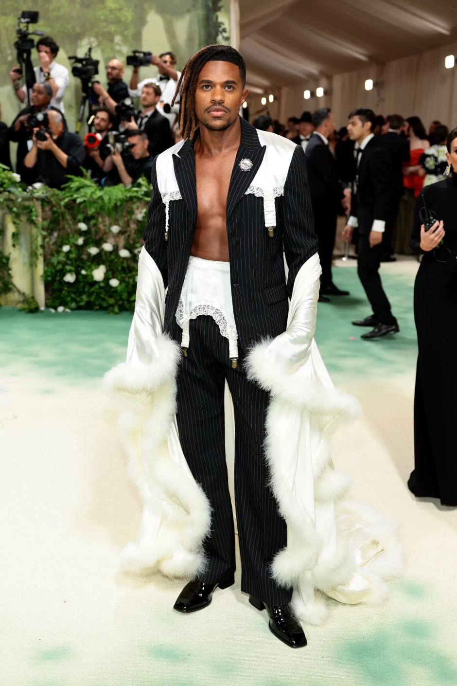 Met Gala 2024: Geceye Katılan Ünlü Erkeklerin Stilleri Jeremy Pope