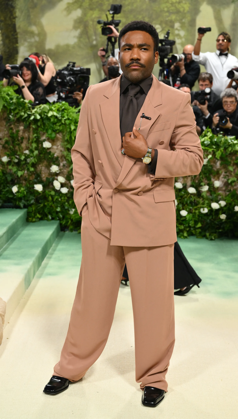 2024 Met Gala'nın En İyi Saatleri Donald Glover'ın Cartier Roadster'ı