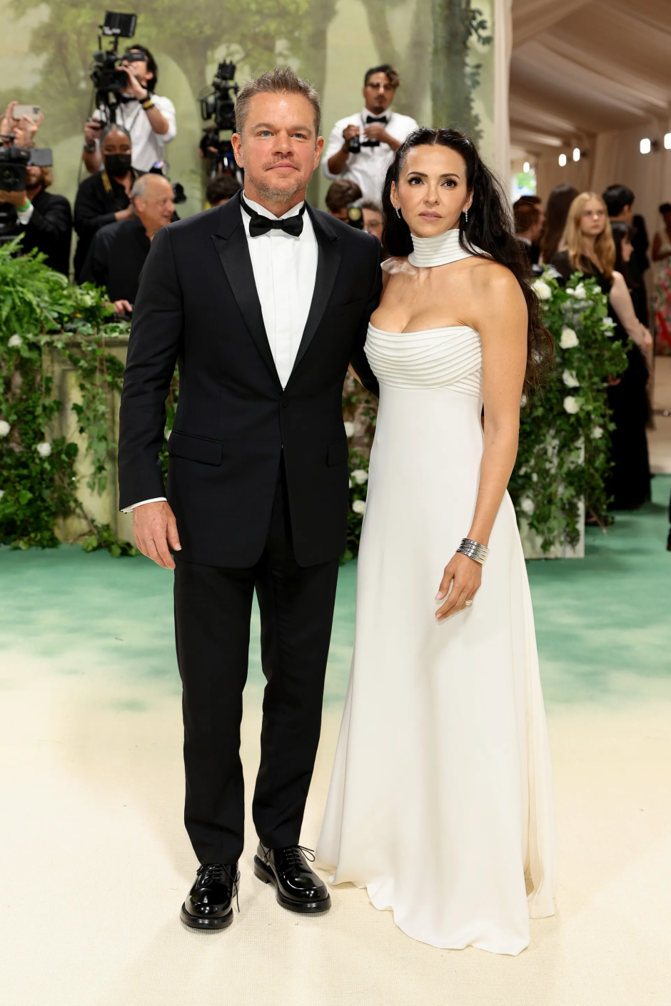 Met Gala 2024: Geceye Katılan Ünlü Erkeklerin Stilleri Matt Damon (Dior Men giyiyor) ve Luciana Damon