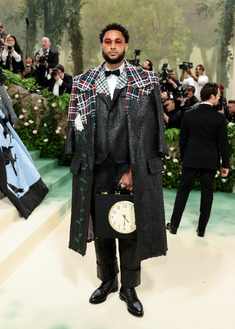 Met Gala 2024: Geceye Katılan Ünlü Erkeklerin Stilleri Ben Simmons Thom Browne giyiyor