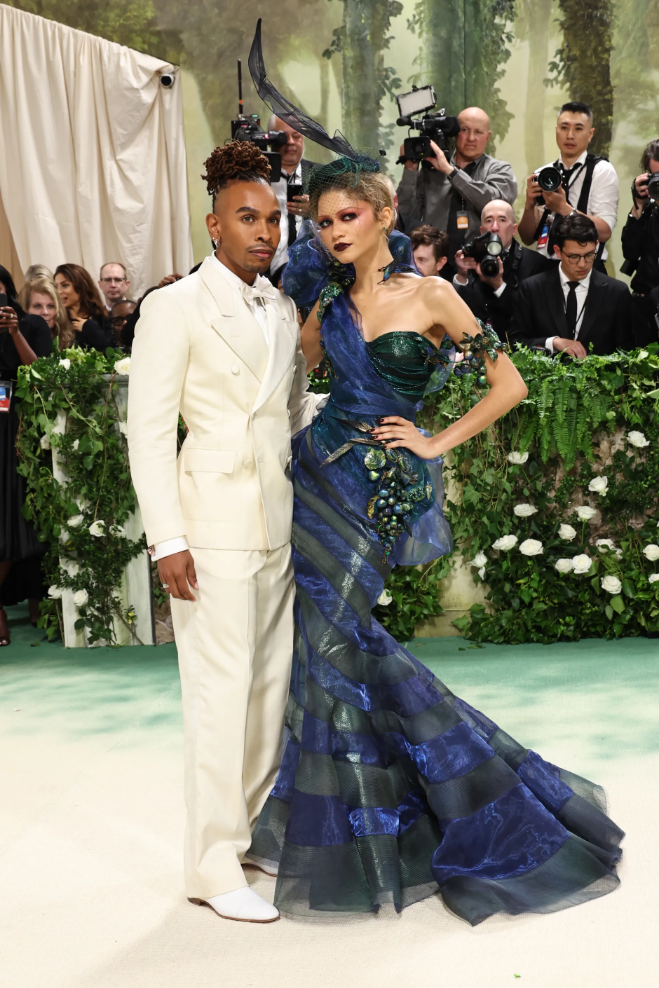 Met Gala 2024: Geceye Katılan Ünlü Erkeklerin Stilleri Darnell Appling ve Zendaya Maison Margiela giyiyor