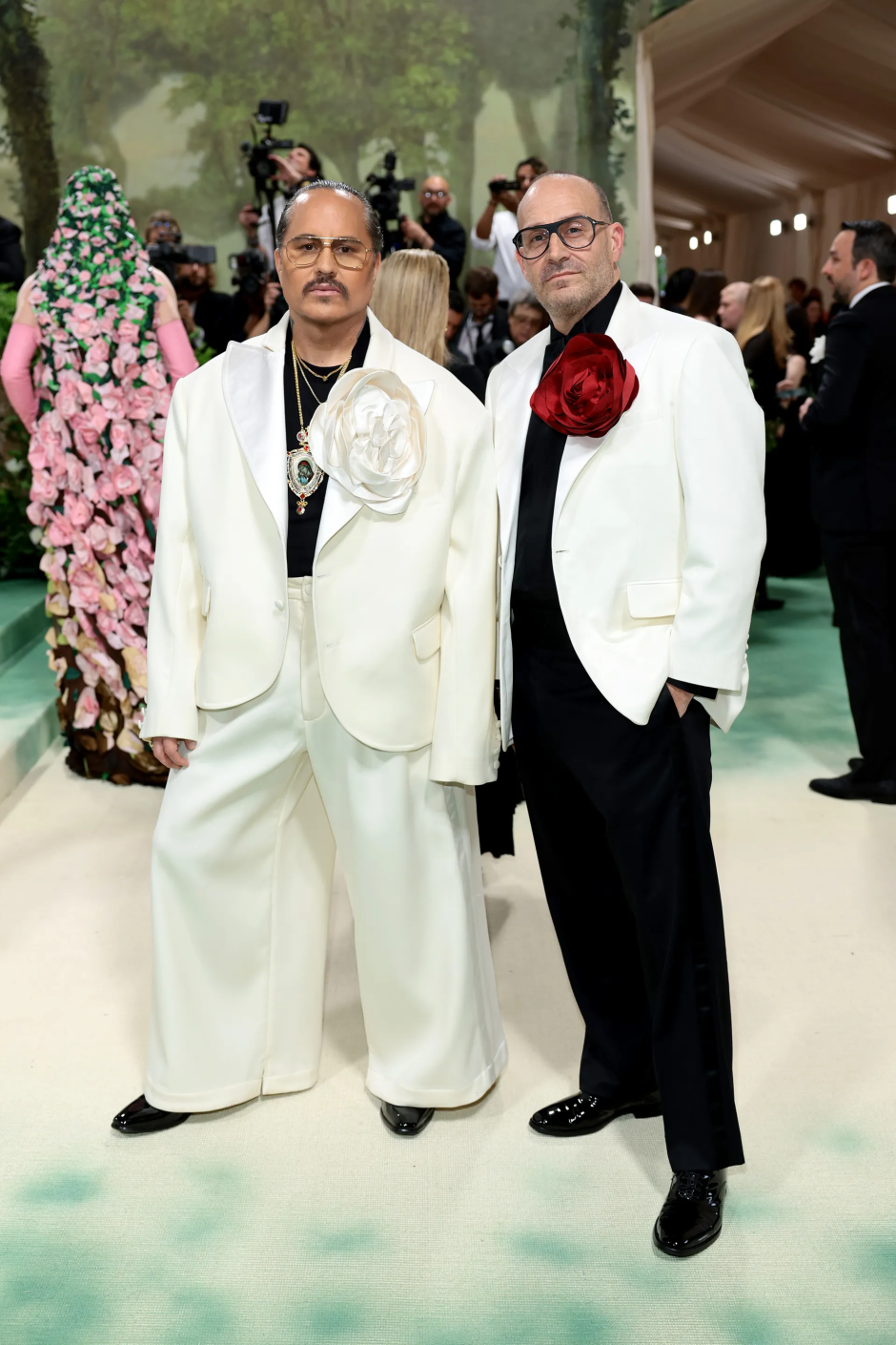 Met Gala 2024: Geceye Katılan Ünlü Erkeklerin Stilleri Willy Chavarria and Marc Metrick in Willy Chavarria