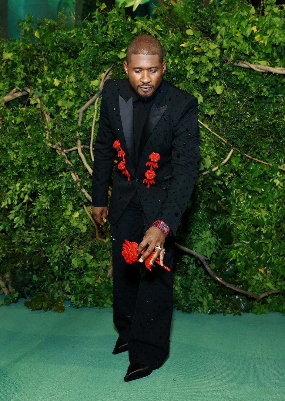 2024 Met Gala'nın En İyi Saatleri Usher'ın Jacob & Co. Ruby Billionaire III'i