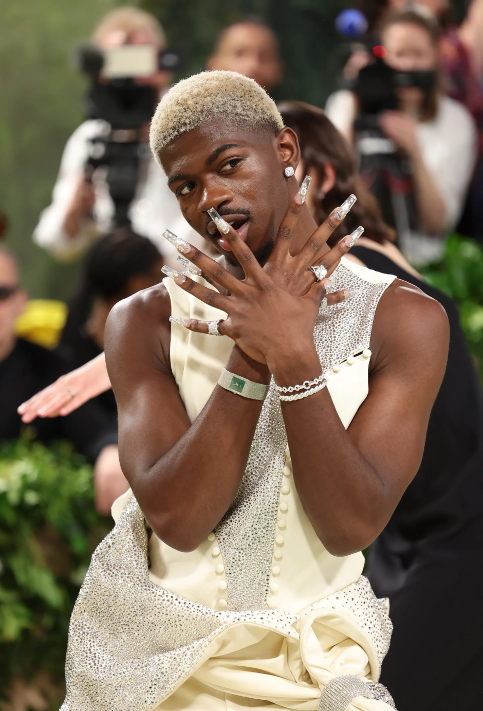 2024 Met Gala'nın En İyi Saatleri Lil Nas X'in white-gold Piaget saati