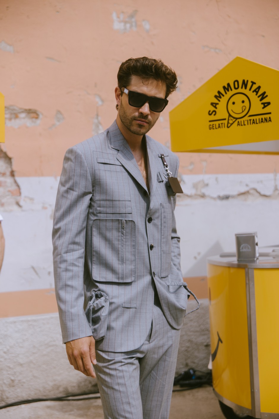 Milano Erkek Moda Haftası İlkbahar/Yaz 2025 Sokak Stili