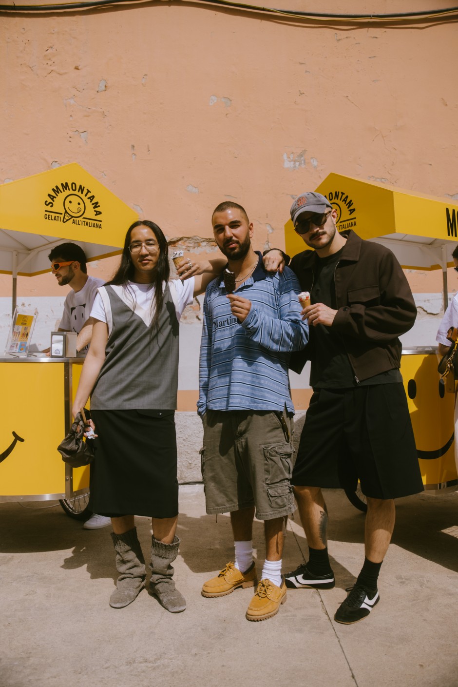 Milano Erkek Moda Haftası İlkbahar/Yaz 2025 Sokak Stili