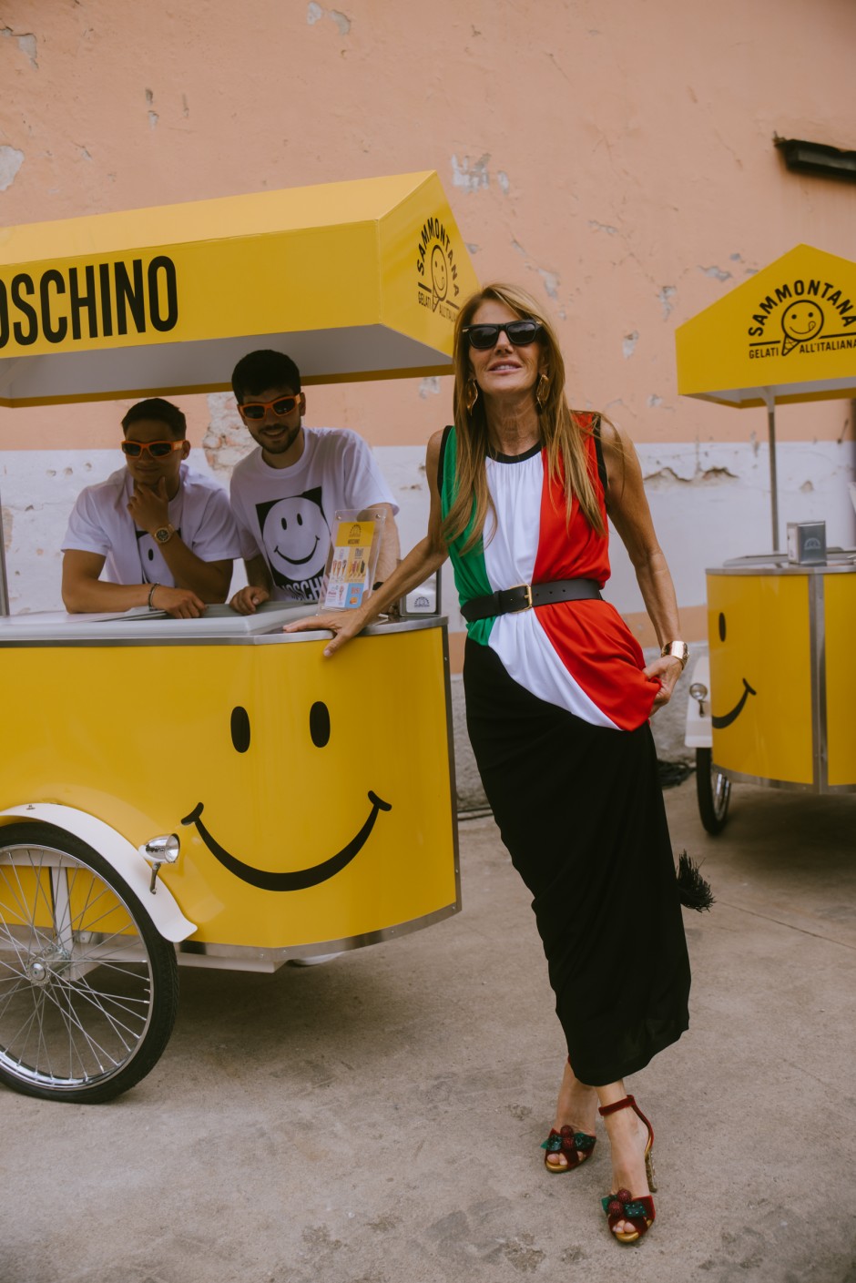 Milano Erkek Moda Haftası İlkbahar/Yaz 2025 Sokak Stili