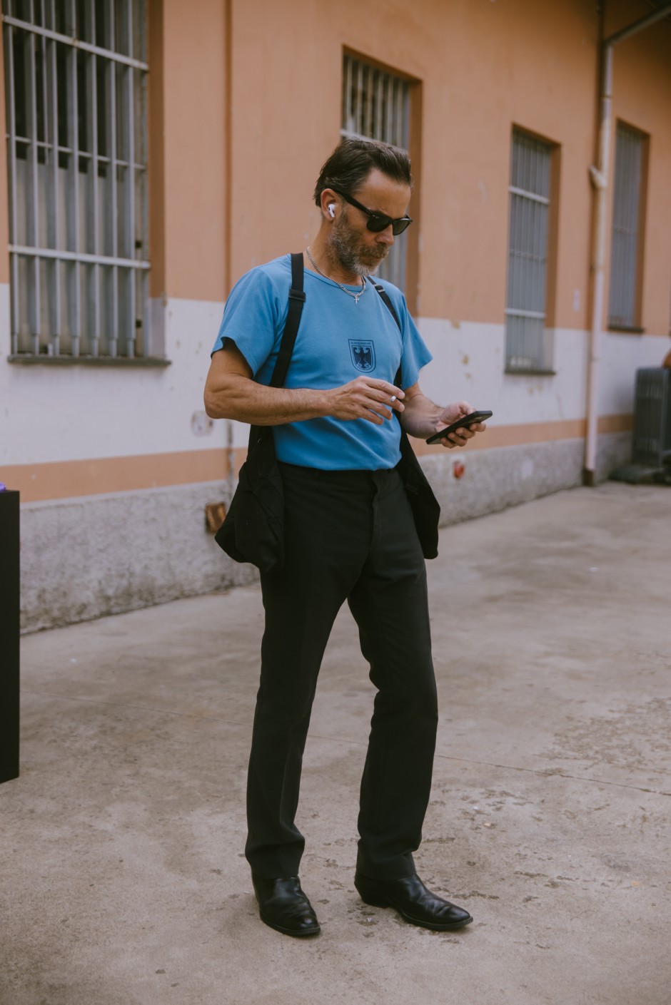 Milano Erkek Moda Haftası İlkbahar/Yaz 2025 Sokak Stili