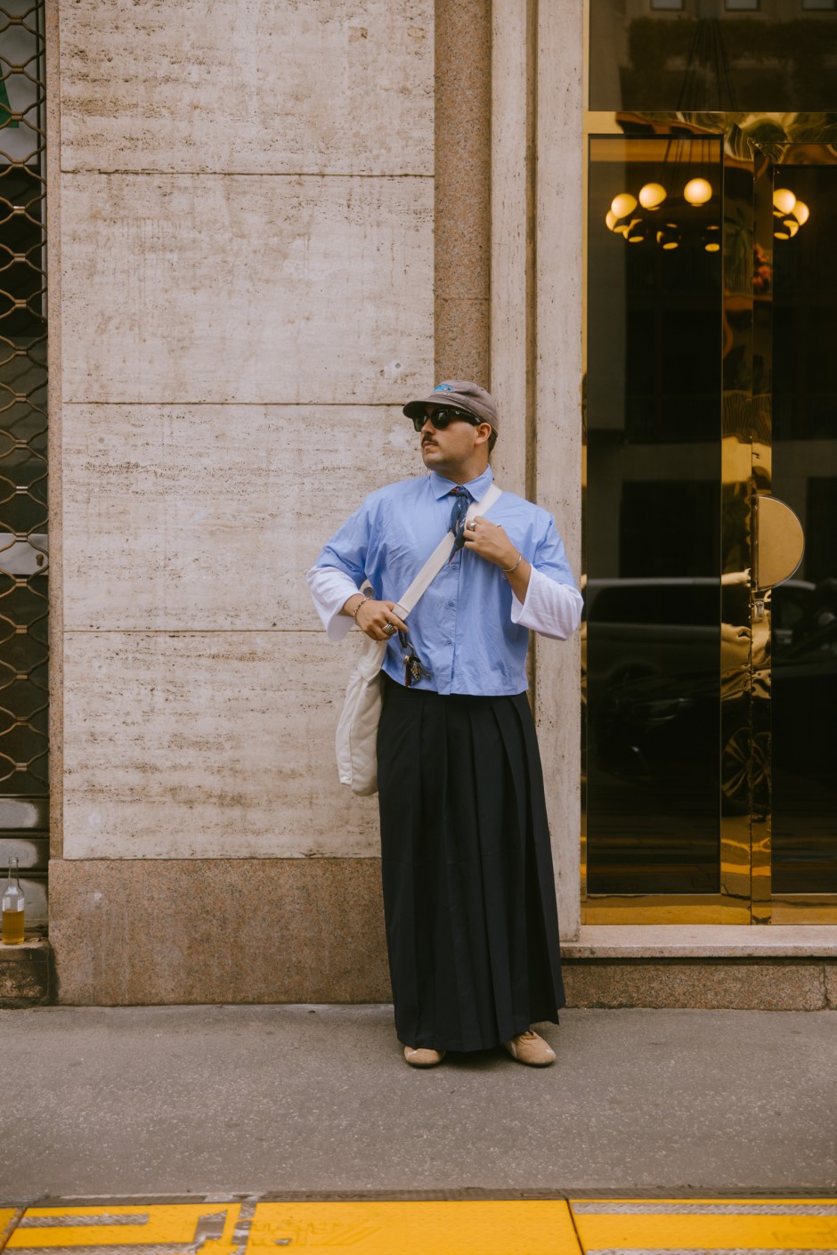 Milano Erkek Moda Haftası İlkbahar/Yaz 2025 Sokak Stili