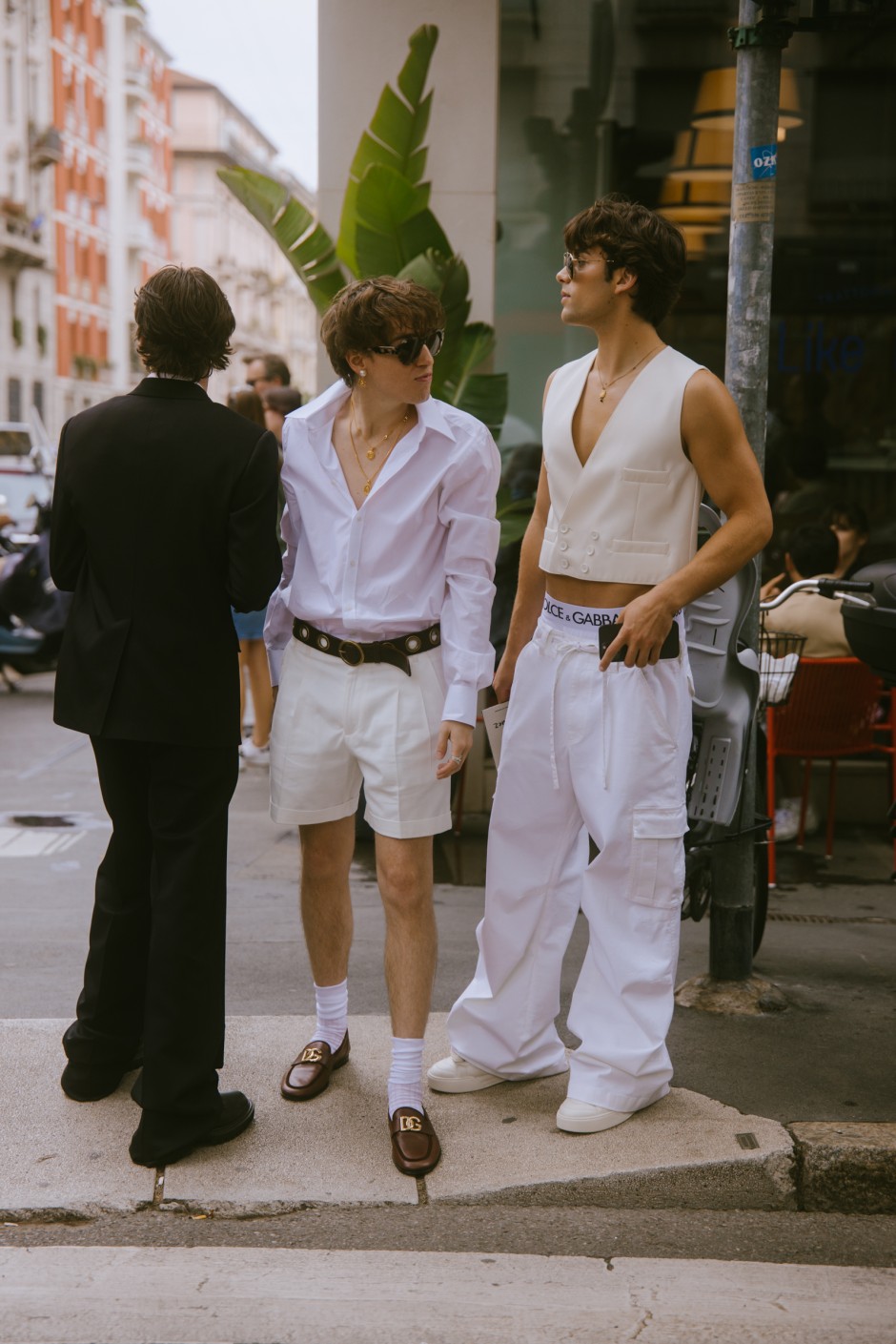 Milano Erkek Moda Haftası İlkbahar/Yaz 2025 Sokak Stili